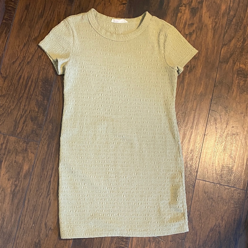 Elodie Short Sleeve Textured MIDI Dress in Light Mint Green